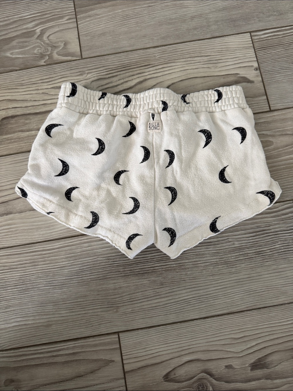 Billabong Cream Shorts with Black Crescent Moon Pattern - Picture 2 of 2